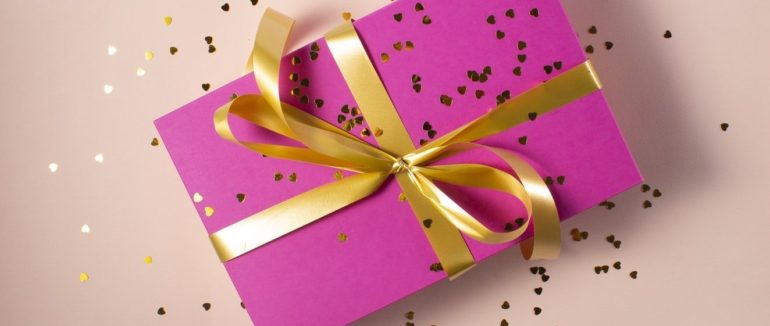 Що подарувати на 8 Березня мамі, коханій, сестрі та бабусі