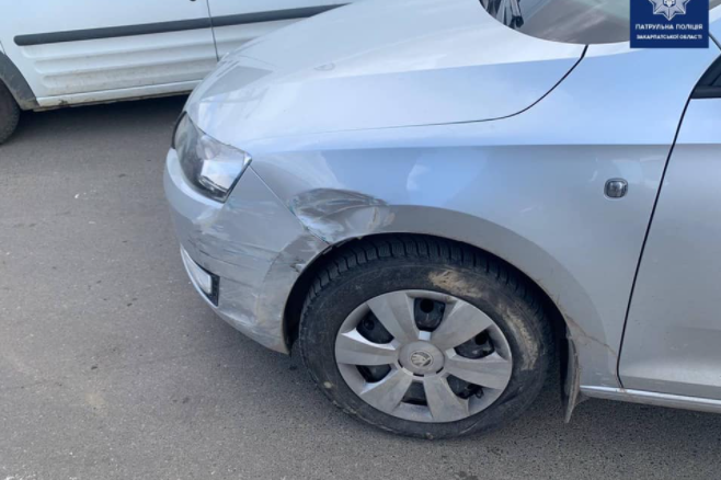 У Мукачеві поліція розшукує водія автівки BMW який втік з місця ДТП