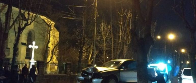 Нічна автопригода у Виноградові: водій вивернув кермо аби не врізатися в собаку