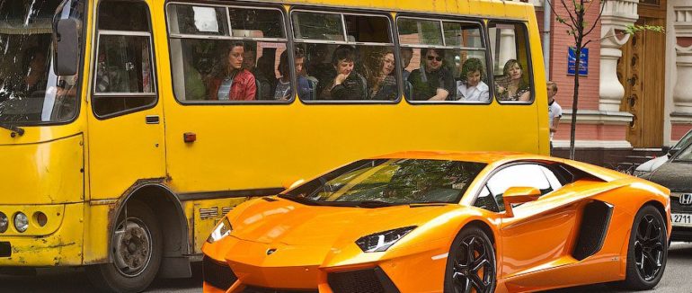 За два місяці власники дорогих автівок сплатили до бюджетів Закарпаття майже 440 тисяч грн