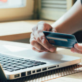 На Закарпатті у літньої жінки викрали понад 8 тисяч заощаджень