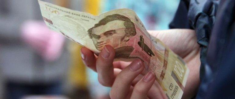 Понад 100 тисячам українців оплатили самоізоляцію через COVID-19: як отримати допомогу