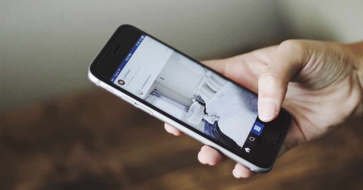 Мукачівська крадіжка: у жінки викрали телефон прямо під час розмови