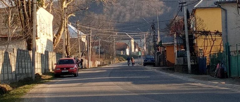 Скарги від велосипедистів: на вулицях Іршавщини для учасників дорожнього руху небезпечно