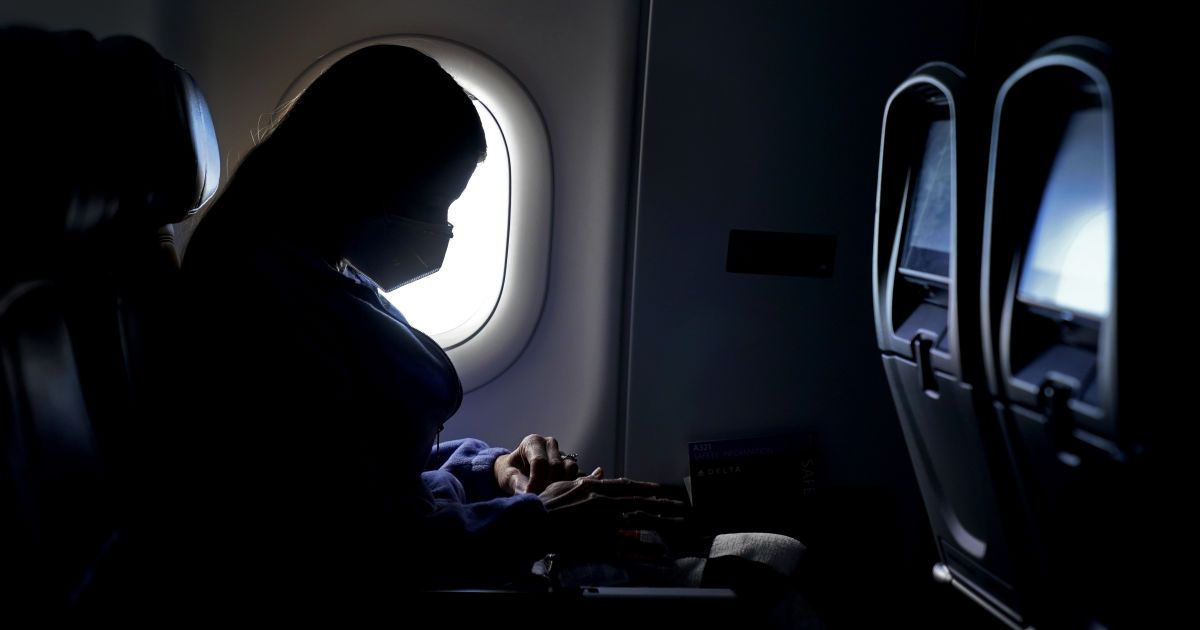 Запровадження COVID-паспортів: як це працюватиме і чи зможуть українці подорожувати до Європи