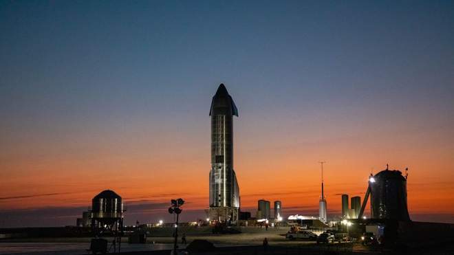 SpaceX успішно випробувала Starship SN10, але корабель таки вибухнув: ефектні відео