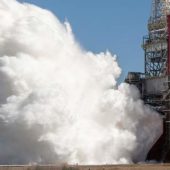 NASA успішно провело вогневі випробування ракети SLS для місячної місії “Артеміда-1”