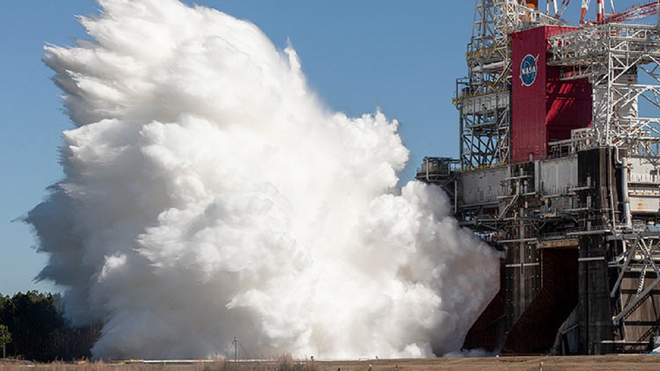 NASA успішно провело вогневі випробування ракети SLS для місячної місії “Артеміда-1”