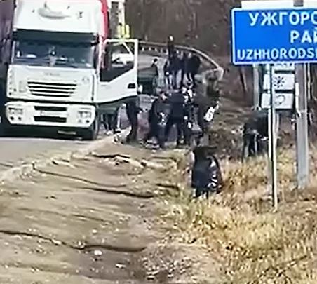 Бійка між водіями: конфлікт на кордоні Закарпаття