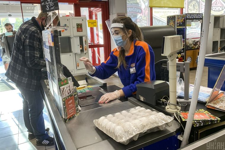 Яйця подорожчали і цукор за ними. Чому в Україні стрімко ростуть ціни на продукти і скільки це триватиме