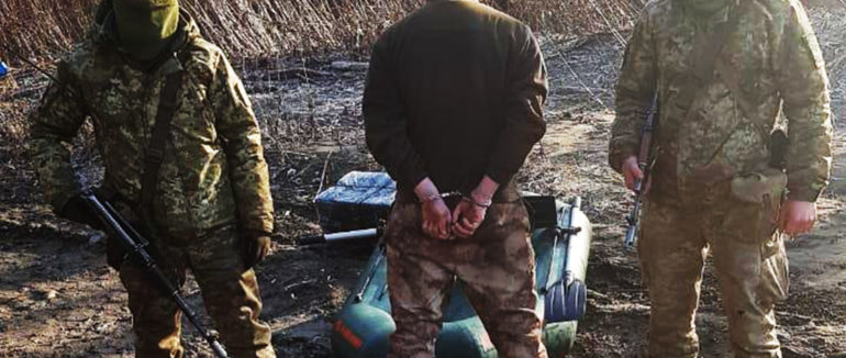 За сьогоднішню ніч на Закарпатті військовослужбовці на строковій службі затримали дві контрабанди