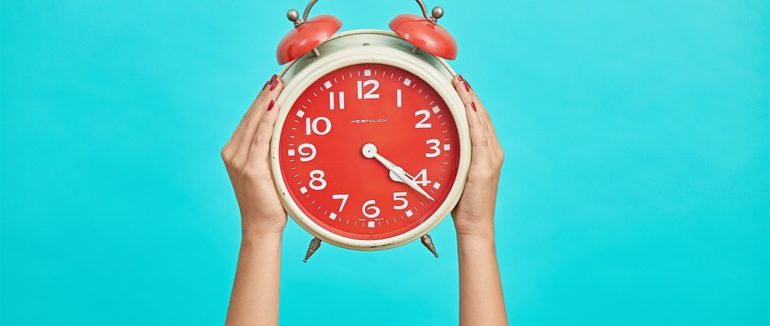 Спатимемо на годину менше: цієї неділі Україна переходить на літній час