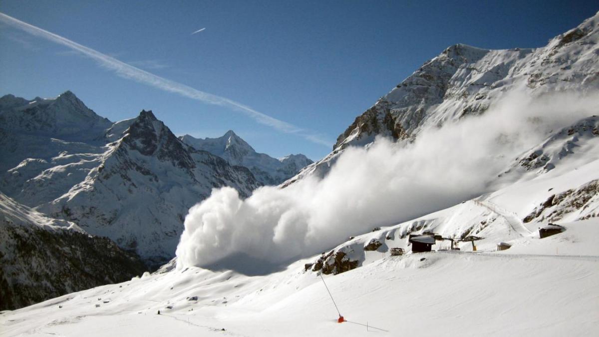 На Закарпатті оголошено сніголавинну небезпеку