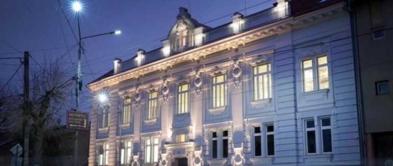 У Мукачеві у будівлі Австро-Угорського банку створили Угорський дім ім. М. Мункачі