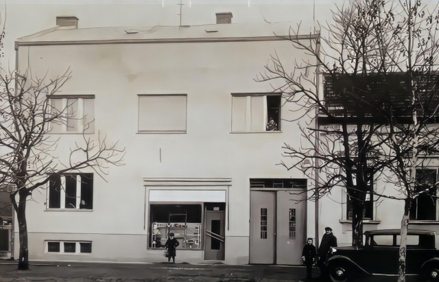 Яким воно було: архівні світлини першого таксі у Мукачеві