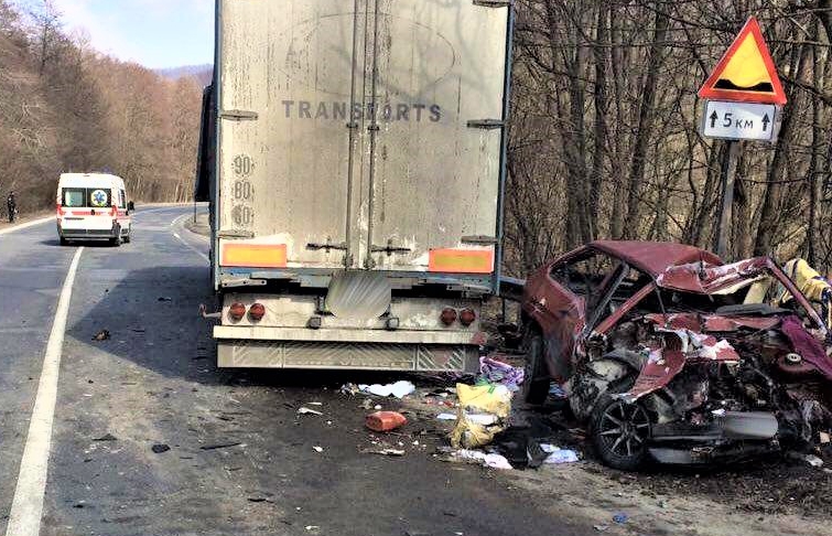 Моторошна ДТП на Мукачівщині: 31-річний закарпатець помер місці події