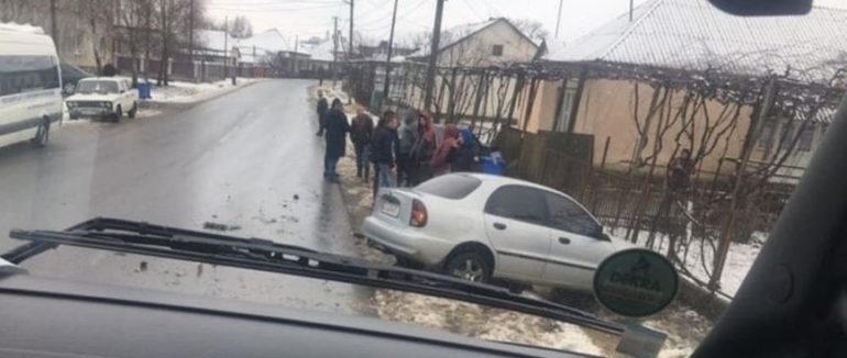 Авто у кюветі: обідня автопригода на Виноградівщині