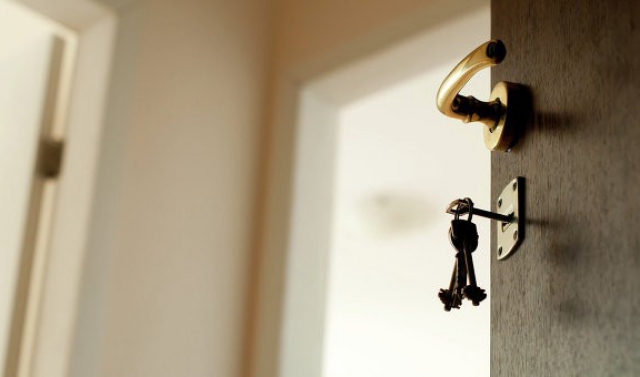 У Мукачеві дитині-сироті виділили кошти для придбання власного житла