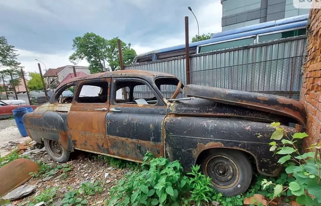 В Ужгороді продають автомобіль з легендарною історією