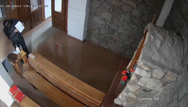 Віруючий грабіжник: у Свалявській церкві чоловік викрав гроші