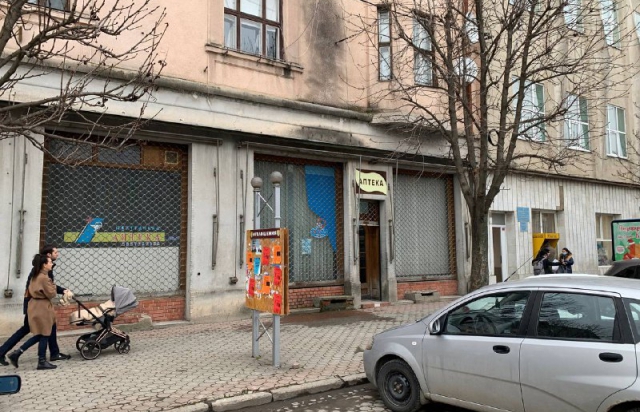 Депутати Мукачівської міської ради закликають облраду не продавати аптеку в центрі міста