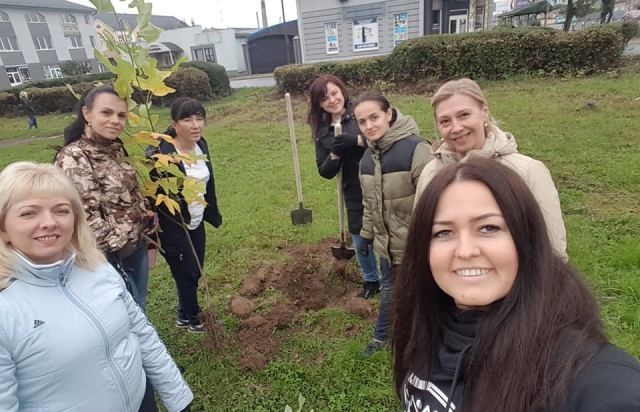 Мукачівські волонтери розповіли про висадку дерев в місті 10 квітня