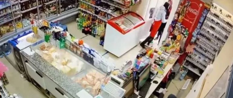 Сплановане пограбування: в Ужгороді група дітлахів обібрали магазин