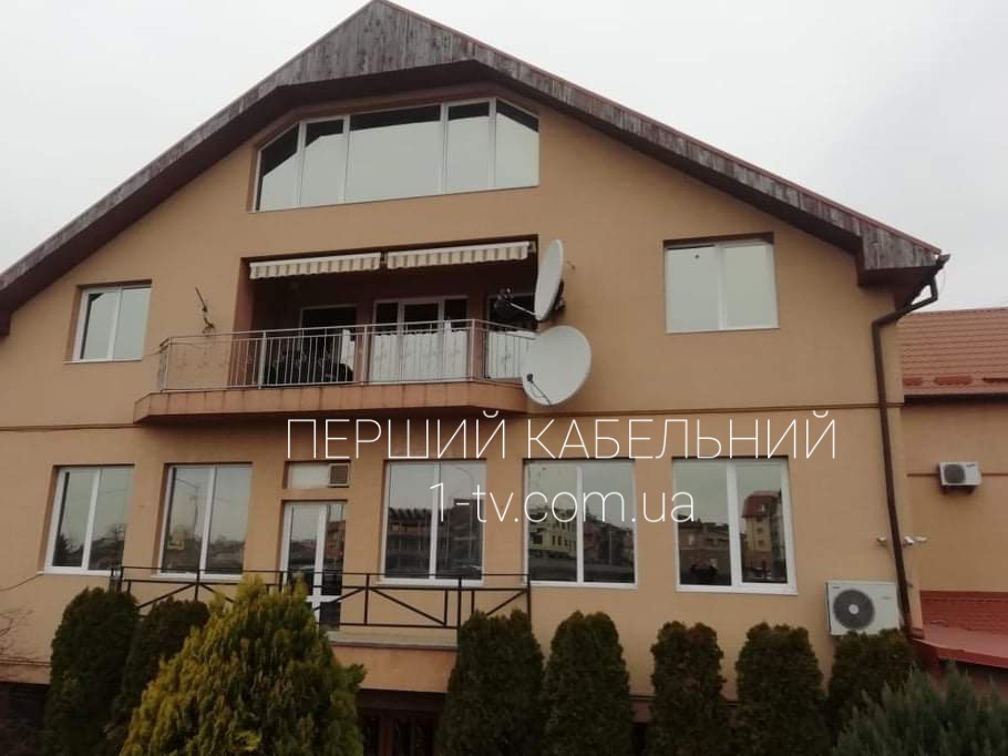 Нічний напад у Мукачеві: у відомий ресторан кинули гранату, на місці працюють правоохоронці