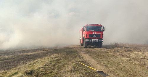 25 пожеж сміття на відкритих територіях: закарпатці продовжують спалювати суху рослинність