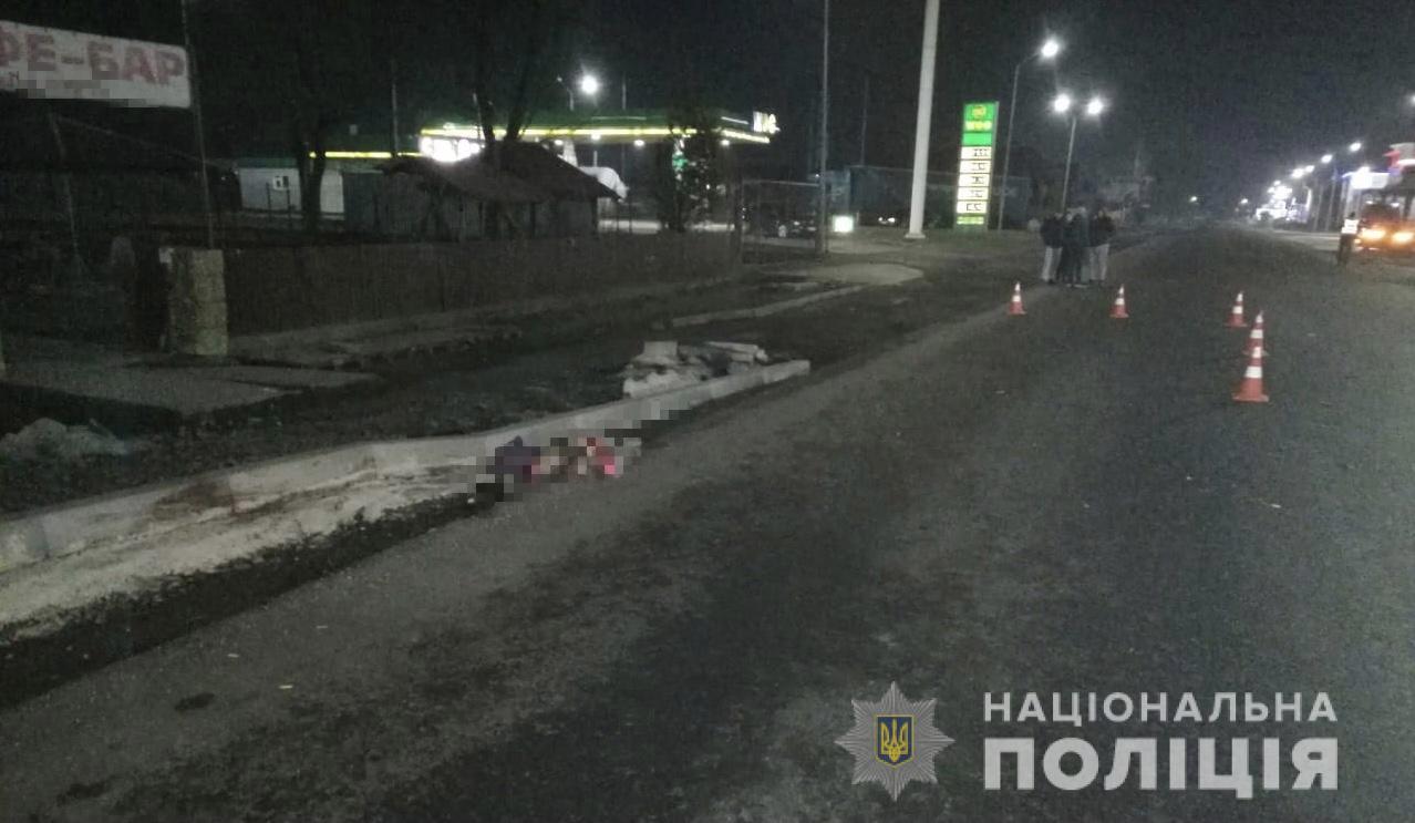 Смертельна автопригода на Тячівщині: жінка перебігала дорогу у невстановленому місці