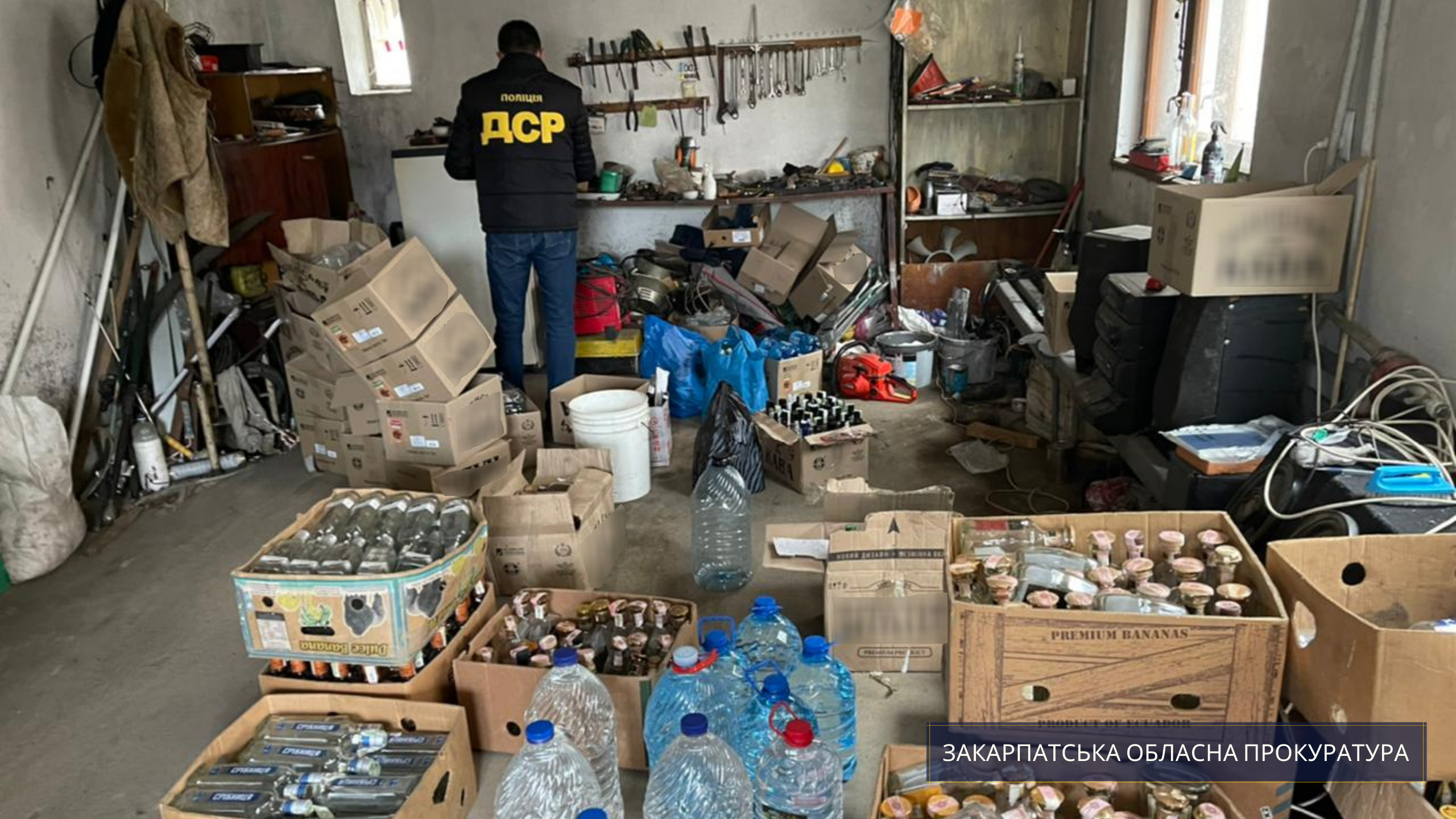 Фальсифікат на Закарпатті: на Ужгородщині викрито підпільний цех з товаром на понад 7 сотень тисяч гривень