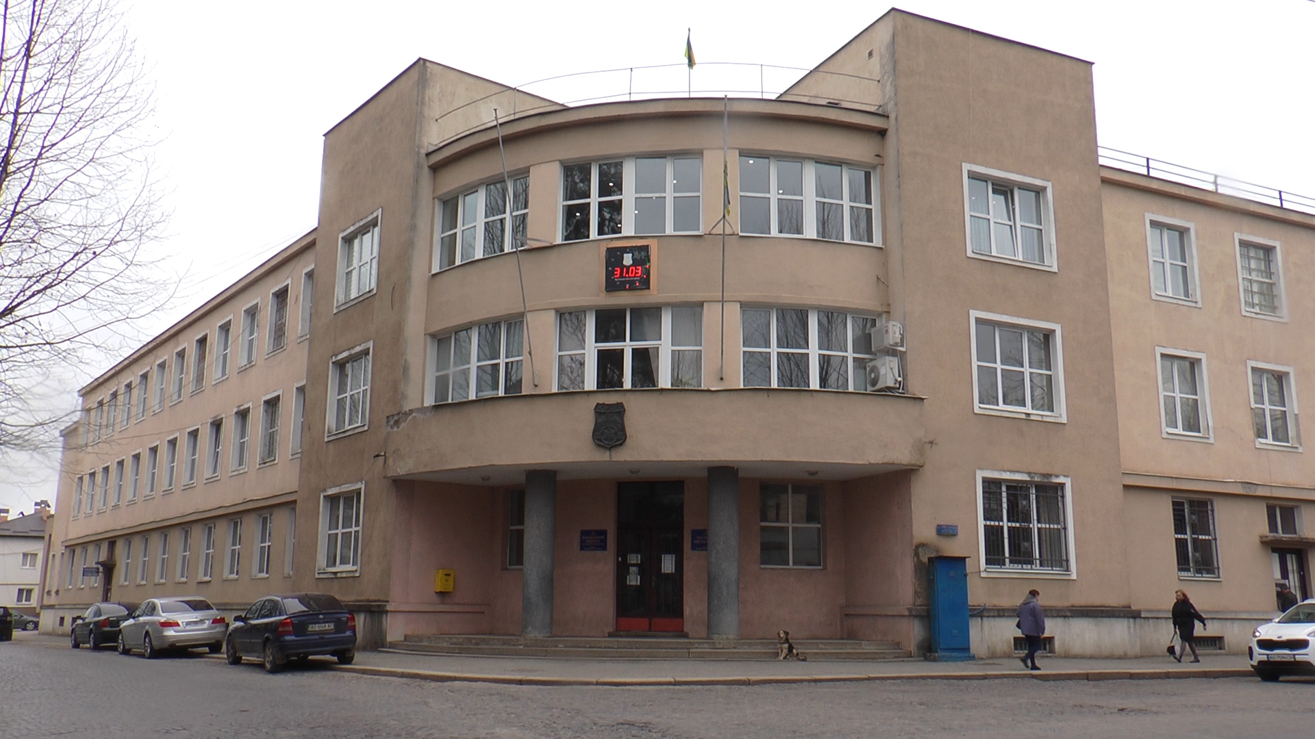 Сесія «нерухомості»: депутати Хустської міськради розподілили майно громади