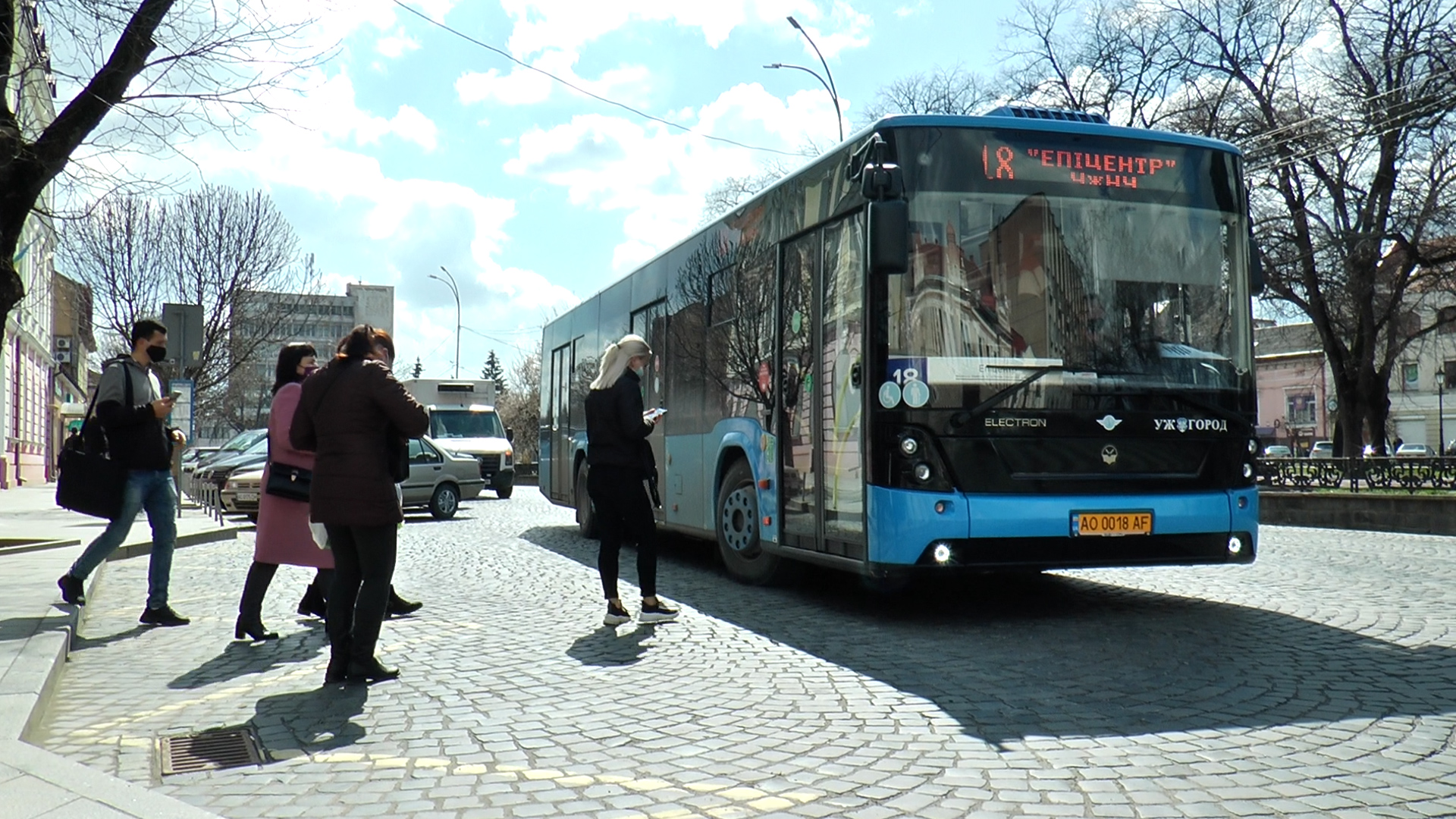 У «червоному» Ужгороді відновили роботу громадського транспорту