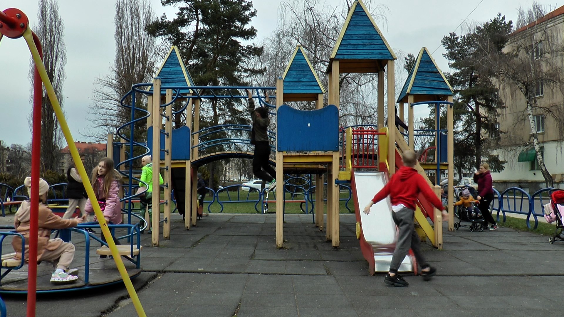 В Ужгороді бракує дитячих майданчиків