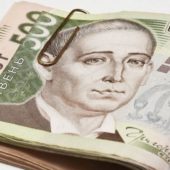 Автоматичне списання боргів: банки зможуть стягувати гроші з боржників без додаткової паперової тяганини