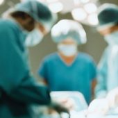 Помилка акушера-гінеколога: післяопераційні ускладнення призвели до видалення матки у породіллі