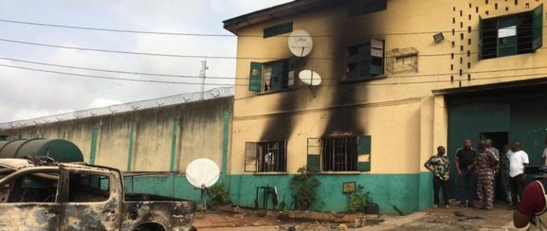 Понад 1 800 в’язнів влаштували масову втечу з тюрми в Нігерії