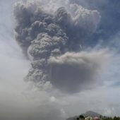 На острові Сент-Вінсент вивергається вулкан, евакуюють тисячі людей