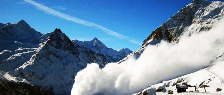 Закарпатські рятувальники попереджають про сходження лавин у горах