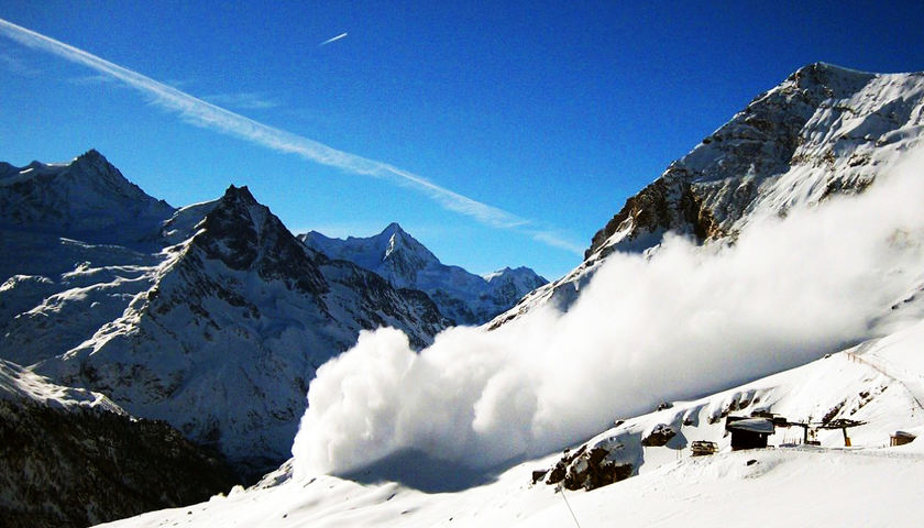 Закарпатські рятувальники попереджають про сходження лавин у горах