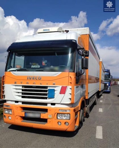 Автопригода поблизу міста Чоп: нерозминулися дві вантажівки