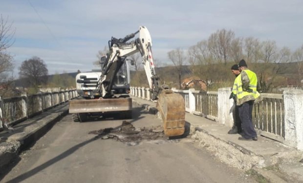 На мості та дорозі до Невицького замку почались ремонтні роботи