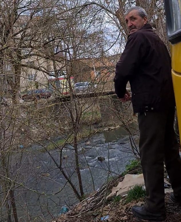 Скарги на недобросовісних громадян у Хусті: лиходії випорожняються та викидають сміття у центрі міста