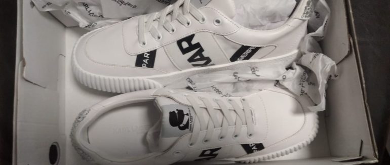 Затримана контрабанда на МП “Тиса”: з мікроавтобуса вилучили коробки з незадекларованими брендами вартістю 100 тис грн