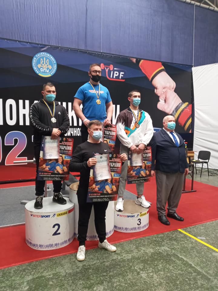 Мукачівець здобув “золото” на українському чемпіонаті з пауерліфтингу