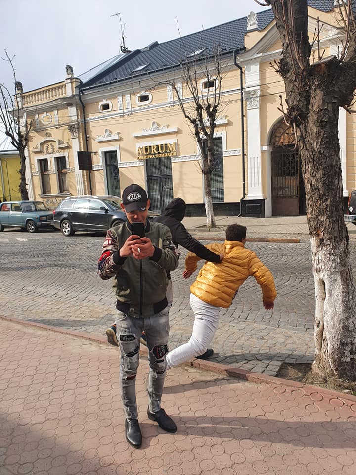 Закарпаття, Виноградів, дитячий майданчик, фотографії, хулігани, вандалізм