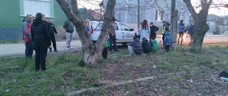 Розбивали вікна закинутих будівель: в Мукачеві затримали групу підлітків