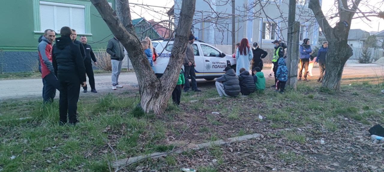 Розбивали вікна закинутих будівель: в Мукачеві затримали групу підлітків