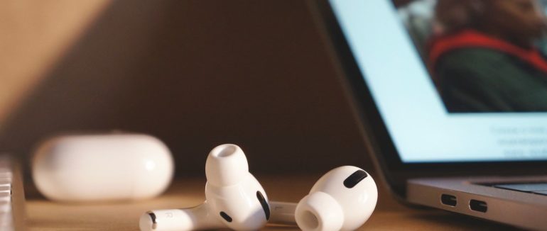 Як вибрати комфортні навушники для прослуховування аудіокниг