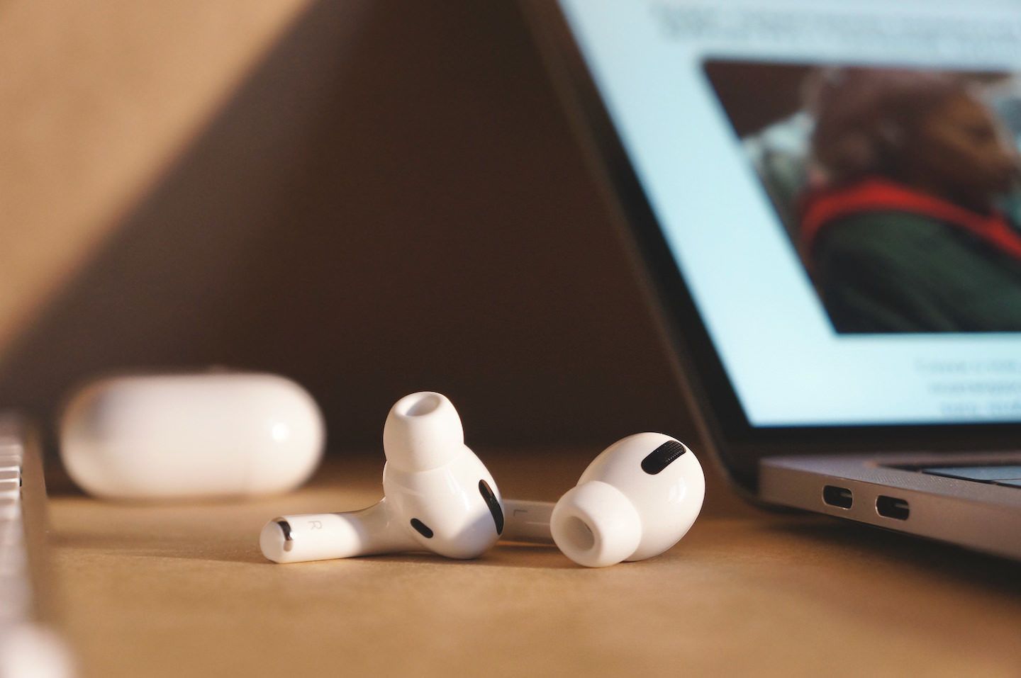 Як вибрати комфортні навушники для прослуховування аудіокниг